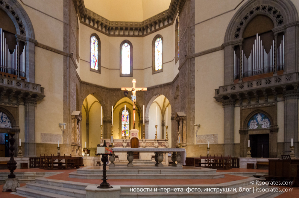 Кафедральный собор Флоренции или Дуомо во Флорнции - интерьер собора и алтарь