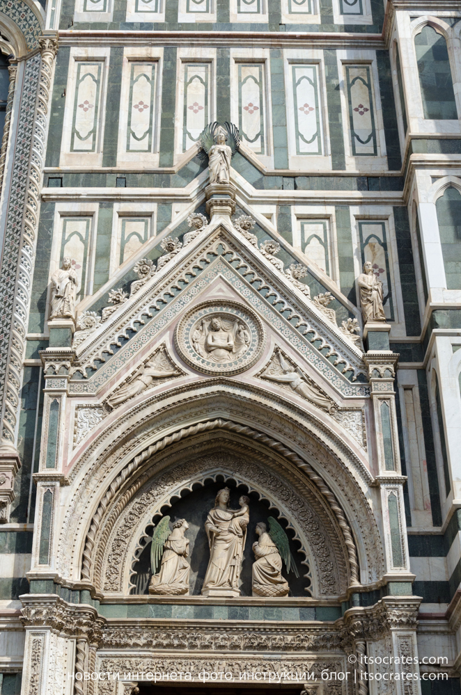 Кафедральный собор Флоренции или Дуомо во Флорнции - фасад украшенный зеленым мрамором