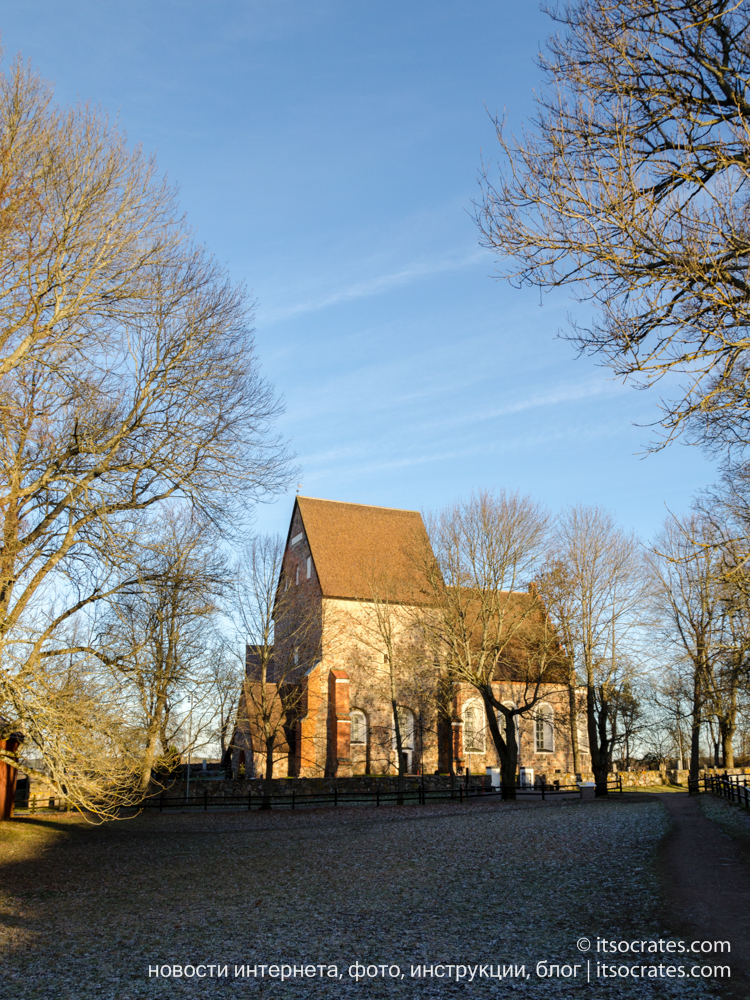 Город Упсала в Швеции - церковь в старой упсале